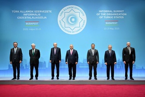 Шавкат Мирзиёев предложил создать торговую платформу «Тюрк-Трейд»