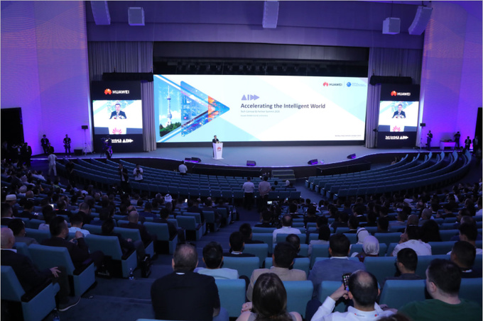 Huawei ускоряет развитие интеллектуального мира на Tech Carnival в Узбекистане