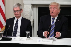 Donald Tramp Tim Kukdan Hindistonda iPhone ishlab chiqarishni to‘xtatishni so‘radi