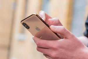 Apple iPhone XS modelini eskirgan deb topdi