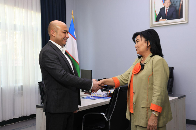 Euroasia Insurance подарила новые компьютеры частной школе