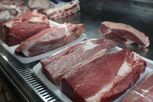 На шести рынках Ташкента начались продажи мяса по сниженным ценам