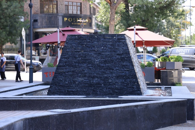 Jinsiy aloqada bolgan er-xotinlarning uy qurilishi videolari