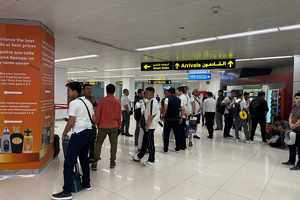 BAA aeroportida yana O‘zbekiston fuqarolari ushlab turildi. TIV holatga izoh berdi