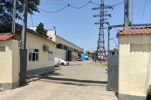 В районе рынка «Куйлюк» на продажу за долги выставили автобазу