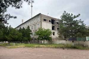 В Ангрене выставили на торги здание по решению налоговой инспекции