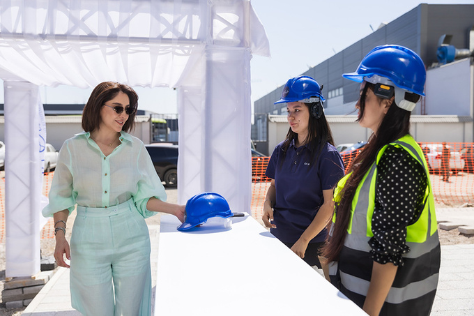 bi group, реклама