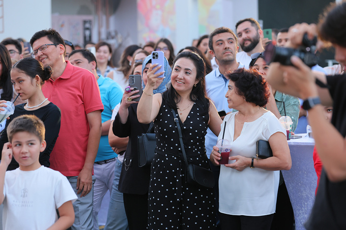 bi group, реклама