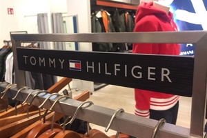 В Узбекистане выявили нарушения прав на бренды Hugo Boss и Tommy Hilfiger
