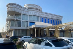 В Студенческом городке на продажу за долги выставили банкетный зал