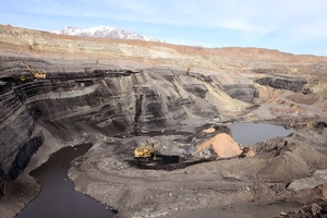 «Шаргункумир» выставили на торги единым лотом с Шерабадским цементным заводом