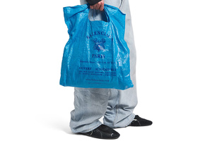 Balenciaga g‘ijimlangan paketga o‘xshash erkaklar sumkasini ishlab chiqardi