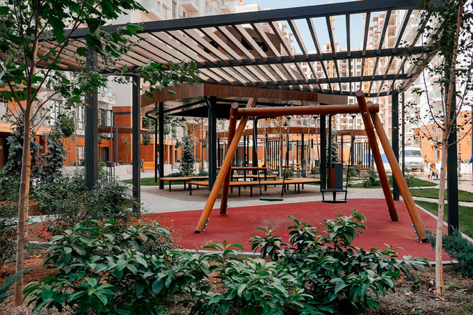 golden house, реклама