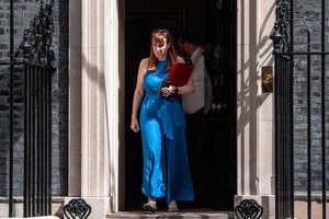 Вице-премьер Великобритании ушла в отставку из-за недоплаты налогов при покупке жилья