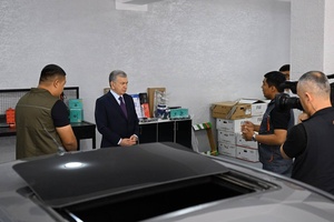O‘zbekistonda xorijiy avtomobillarga servis yetarli emas — prezident