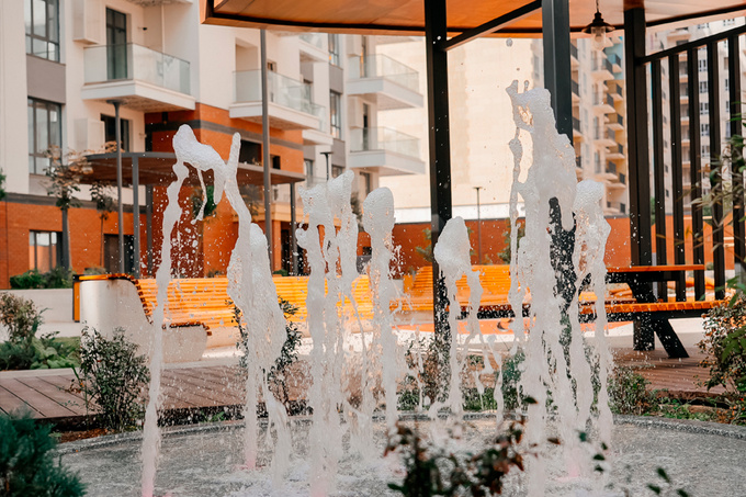 golden house, реклама