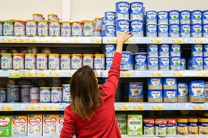 Prezident ona suti o‘rnini bosuvchi mahsulotlar reklamasini cheklash taklifini ma’qulladi