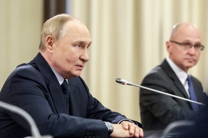 «Надо подумать»: Путин допустил отмену патентов для трудовых мигрантов в России