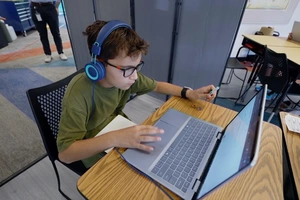 Texasdagi maktablardan birida barcha o‘qituvchilar SIga almashtirildi