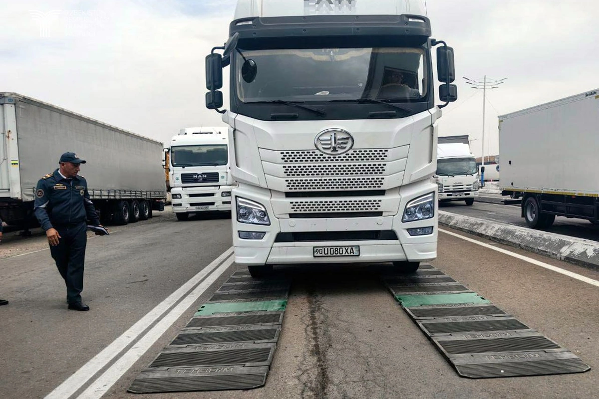 Мирзиёев поручил установить 35 мобильных и стационарных весов для грузовиков