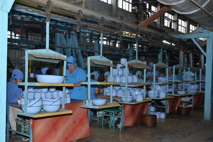 аукцион, бекабад, посуда, узметкомбинат