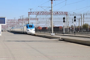 Высокоскоростная железная дорога сократит путь из Ташкента в Самарканд до 1,5 часа