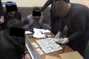 СГБ задержала в Ташкенте четырех человек за взятку на сумму $7,3 млн