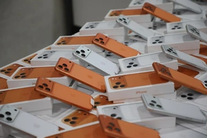 Toshkent aeroportida 95 dona kontrabanda iPhone 17 qo‘lga olindi