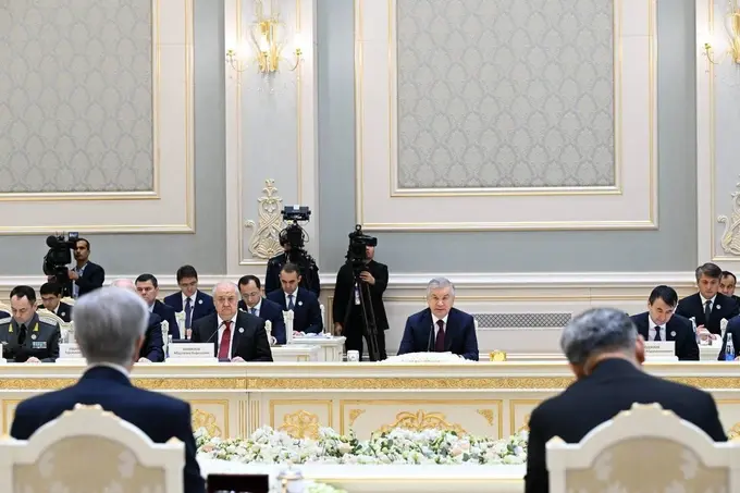 qozogʻiston, transport yo'lagi