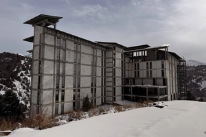 В районе Чарвака на продажу за долги выставили недостроенное здание