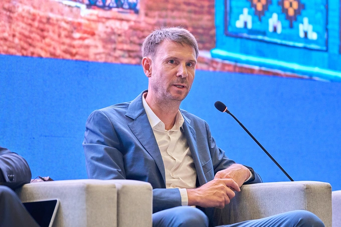 «Мы создаём в Узбекистане один из самых продвинутых ИИ-стеков в финтехе региона» — Оливер Хьюз