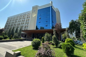 В центре Ташкента на торги выставили 7-этажное здание Минстроя