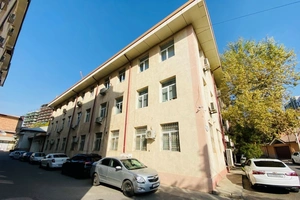 В Мирзо-Улугбекском районе Ташкента на торги выставили здание UzTest