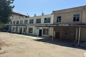 В Самарканде на продажу выставили здания бывшей шелкоткацкой фабрики