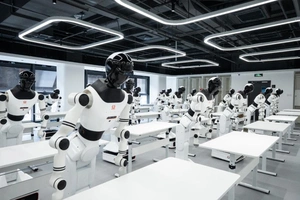 Pekinda odamsimon robotlarni o‘qitishga mo‘ljallangan maktab ish boshladi