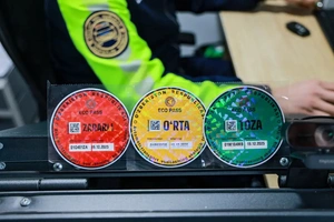 Водителей с желтыми и красными экостикерами в 2026 году не будут штрафовать за въезд в «зеленую» зону