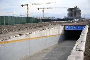 Yangi Toshkentda qurilayotgan $100 mlnlik yer osti avtoturargohi 2026-yilda ishga tushiriladi