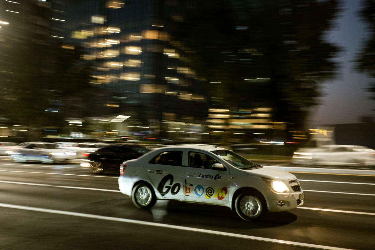 В Yandex Go рассказали, как сэкономить на поездках в праздники