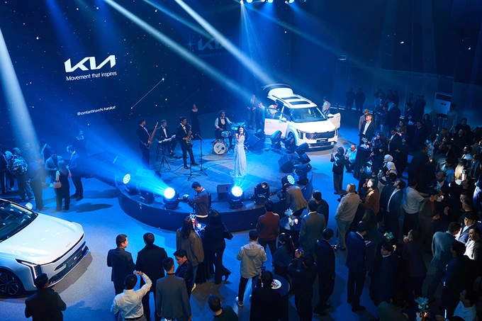 adm global, kia, kia carnival, kia k8, реклама