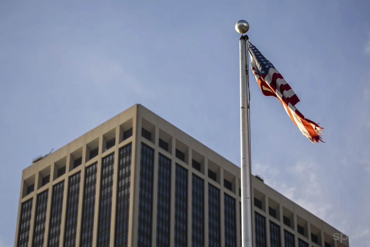 США вводят пошлину в 25% для всех стран, которые торгуют с Ираном