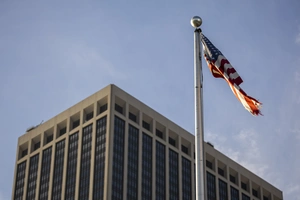 США вводят пошлину в 25% для всех стран, которые торгуют с Ираном