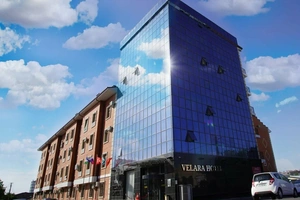 В районе метро «Шахристан» на торги выставили гостиницу Velara