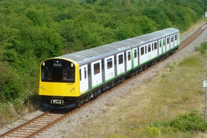 Angliyada akkumulyatorli birinchi yo‘lovchi elektr poyezdi ishga tushdi