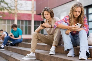 Ijtimoiy tarmoqlar do‘stlikni yaratmaydi, uni kuchaytiradi yoki susaytiradi — tadqiqot