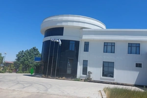 Под Ташкентом на продажу за долги выставили комплекс зданий завода молочной продукции