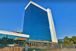 В районе Алайского рынка на торги выставили часть здания Минспорта