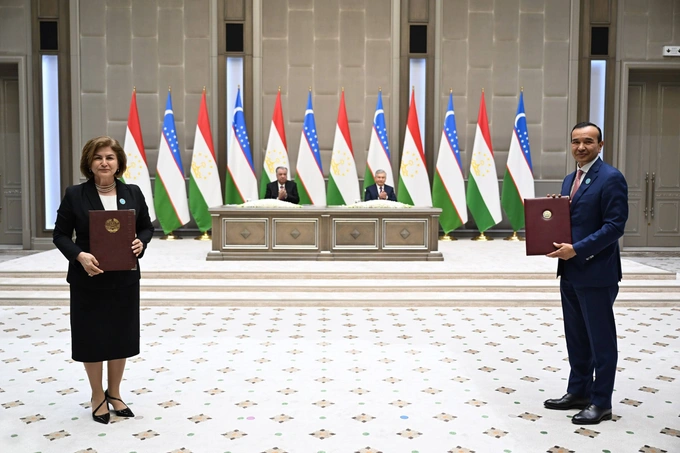 emomali rahmon, hujjatlar, prezident, shavkat mirziyoyev, tojikiston