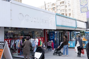 “10−15 mln so‘mga tushdik”: tadbirkorlar Toshkentda peshlavhalarning demontaj qilinishi haqida. Video