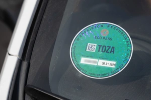 До конца года экостикеры выдадут всем автомобилям в Ташкенте