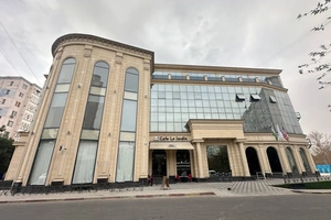 В районе «старого ТашМИ» на торги выставили трехэтажное здание